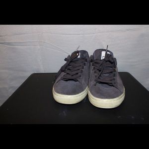 Grey/off-white mixed pumas